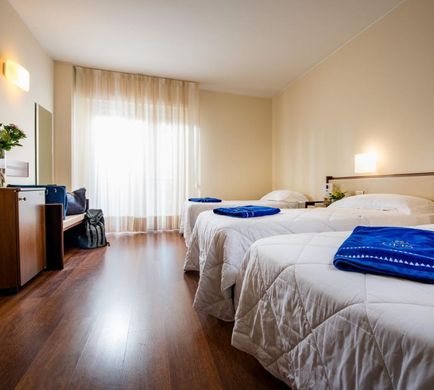 Astoria Palace Hotel Room