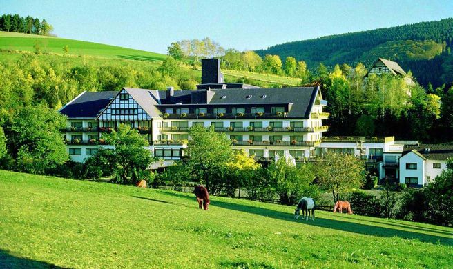 Sauerland Alpin Hotel Exterior