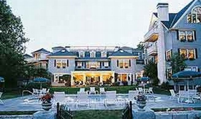 Balance Rock Inn Exterior