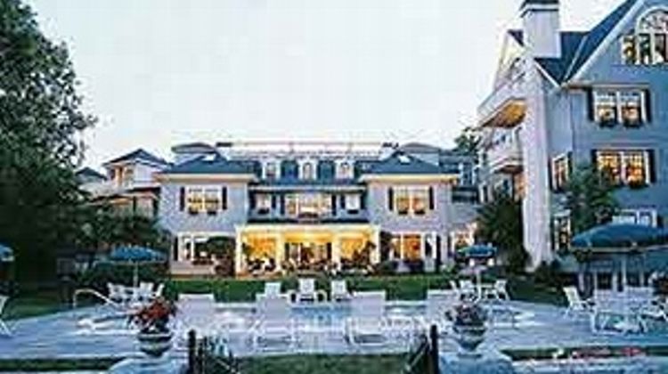 Balance Rock Inn Exterior