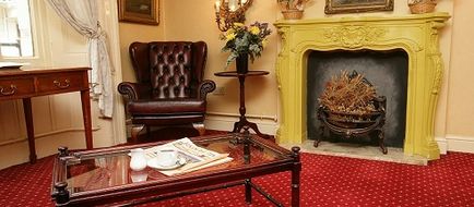 Byron Hotel Lobby