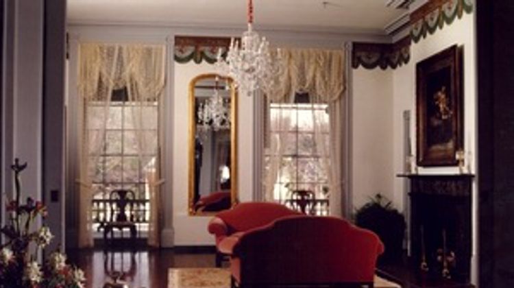 The Martha Washington Inn & Spa Lobby
