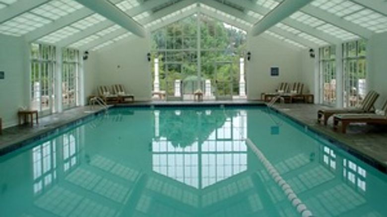 <b>The Martha Washington Inn & Spa Pool</b>