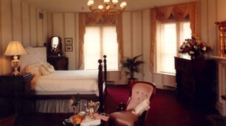 <b>The Martha Washington Inn & Spa Suite</b>