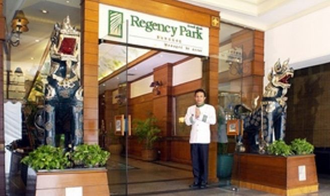 Check Inn Regency Park Exterior