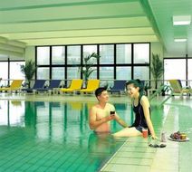 Hotel Equatorial Shanghai Pool