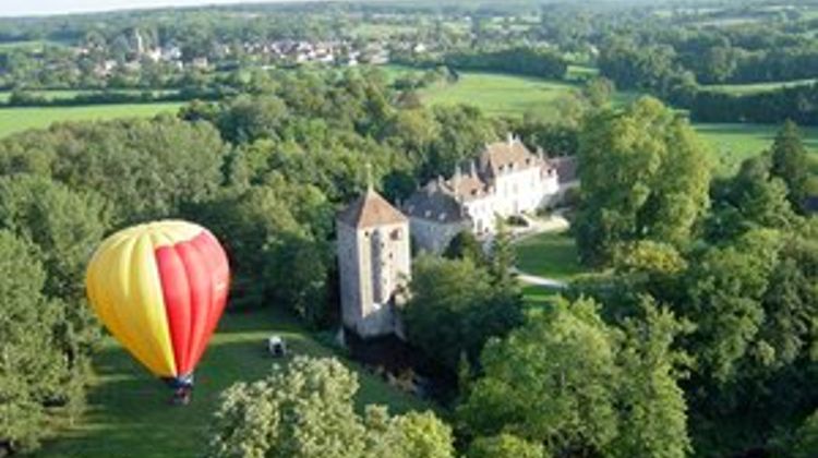 Chateau de Vault de Lugny Exterior