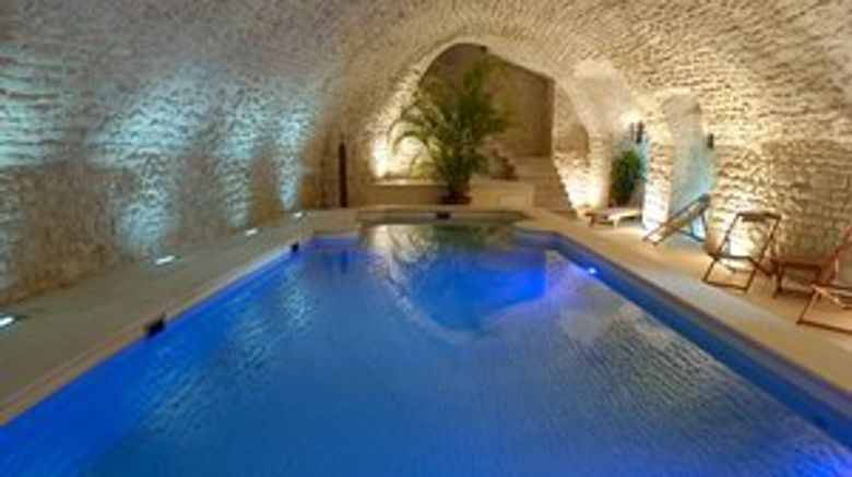 <b>Chateau de Vault de Lugny Pool</b>