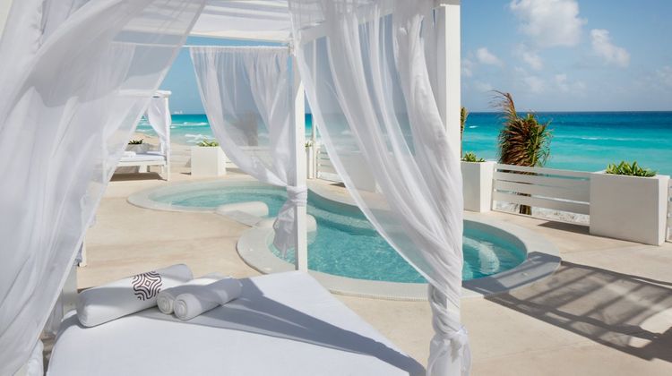 Oleo Cancun Playa Pool