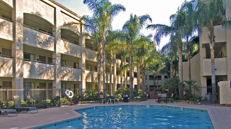 <b>Hotel d'Lins Pool</b>