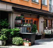 MJ's Hotel Exterior