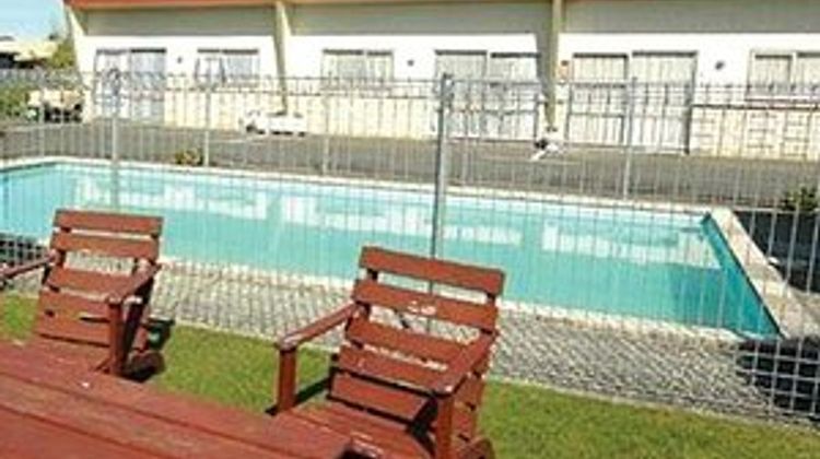 Country Comfort Spanish Lady Motel Pool