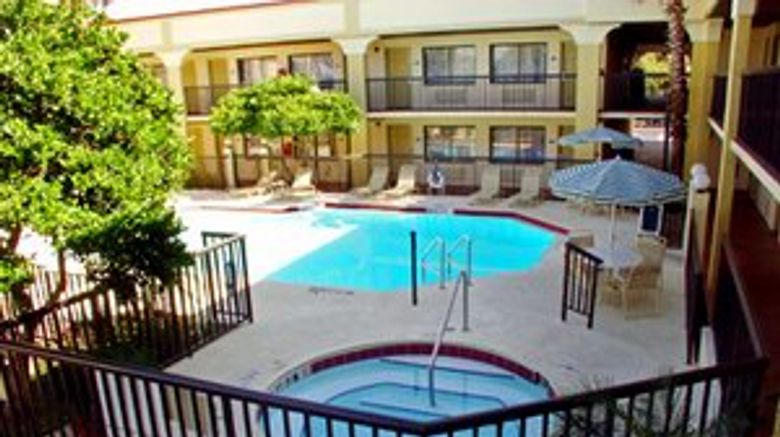 <b>Baymont by Wyndham Orlando East Pool</b>