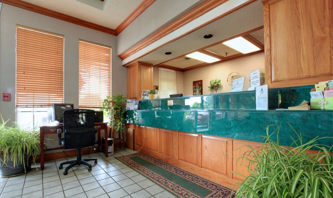 Motel 6 Grand Rivers Lobby