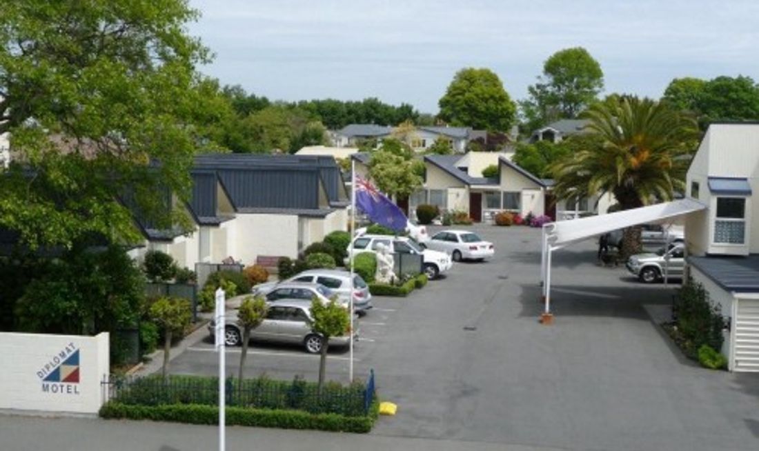 Diplomat Motel Exterior