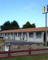 Colonial Lodge Motel