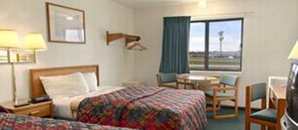 Super 8 Kingdom City Room