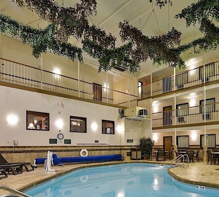 Motel 6 Minot Pool