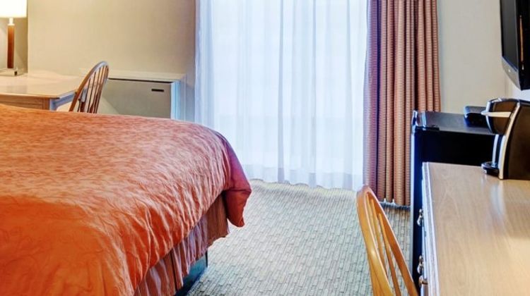 Lake View Inn & Suites Thompson Room