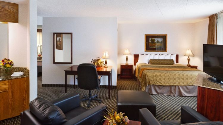 Ramkota Hotel & Conference Ctr Suite