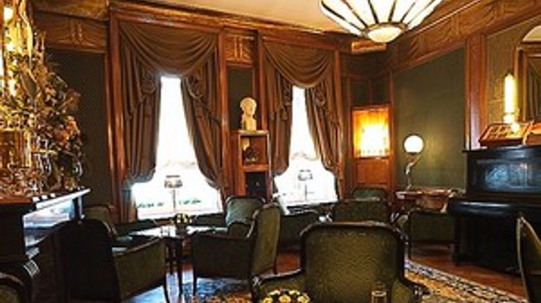 <b>De Castillion Hotel Lobby</b>