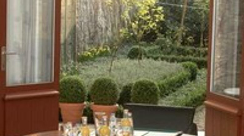 <b>De Castillion Hotel Meeting</b>