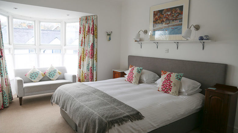 <b>Cnapan Country House Room</b>