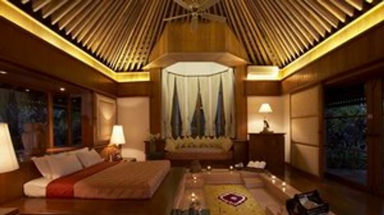 Kandawgyi Palace Hotel Suite
