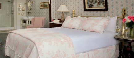 Victorian Inn Room