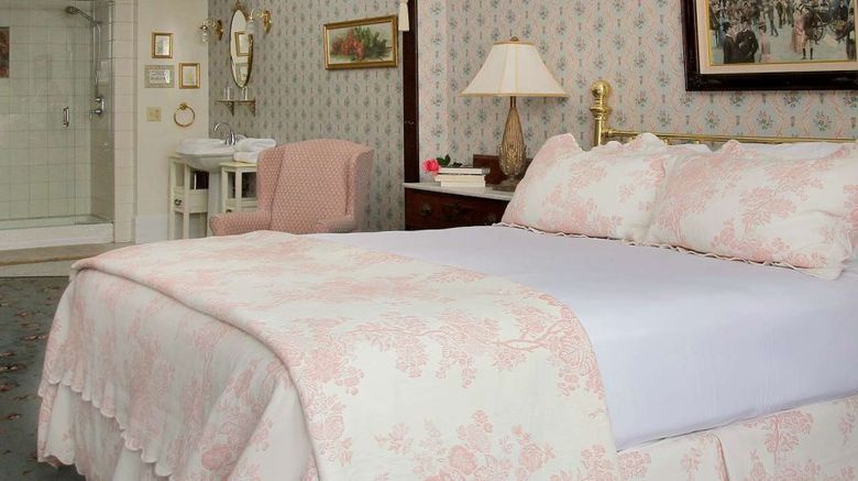 <b>Victorian Inn Room</b>