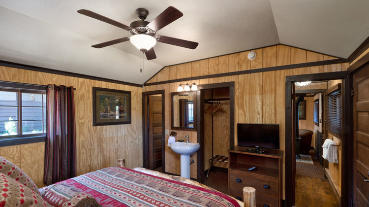 Grand Lake Lodge Suite