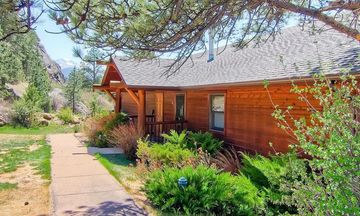 Black Canyon Inn
