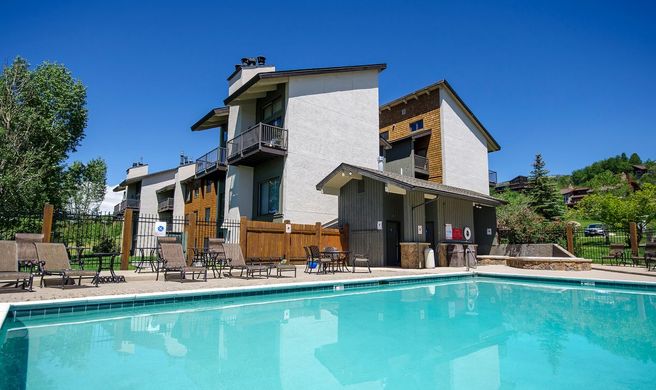 The Rockies Condominiums Exterior