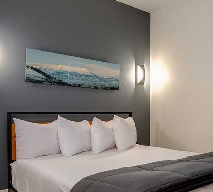 The Rockies Condominiums Room