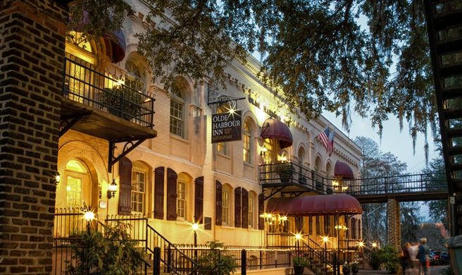Olde Harbour Inn Exterior