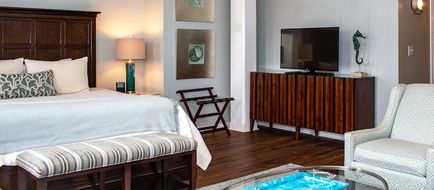 Olde Harbour Inn Room