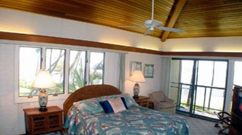 <b>Puunoa Beach Estates Room</b>