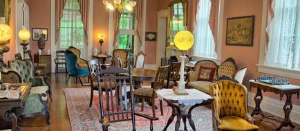 Corners Mansion Inn - A Bed & Breakfast Lobby