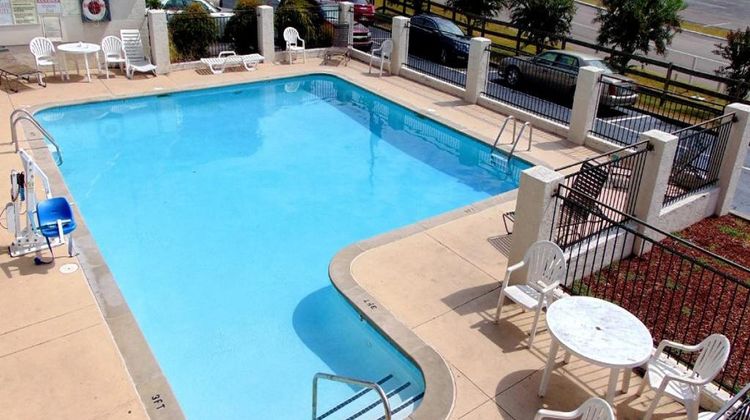 Somatel Nashville Airport Hotel Pool