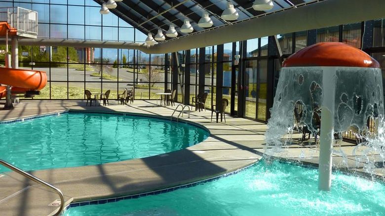 <b>Grand Smokies Resort Lodge Pool</b>
