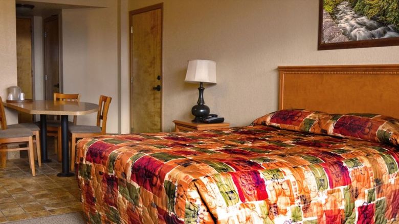 <b>Grand Smokies Resort Lodge Room</b>