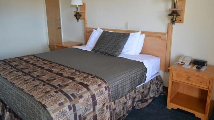 National 9 Inn Room