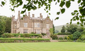 Falcon Manor