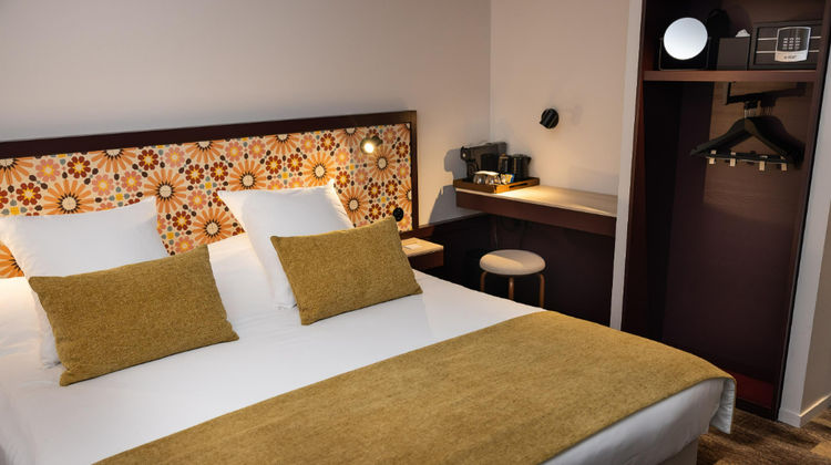 Le Saint-Nicolas Hotel Room
