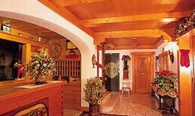 Hotel Chamois D'Or Lobby