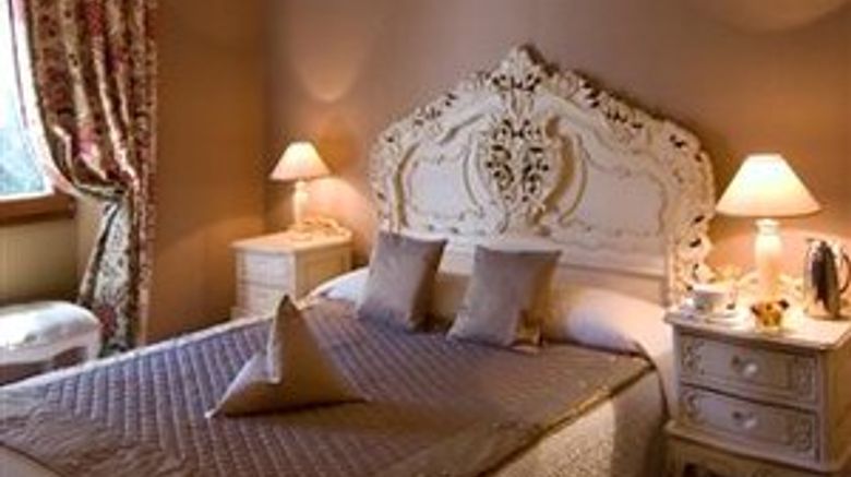 <b>Chateau de la Tour Room</b>