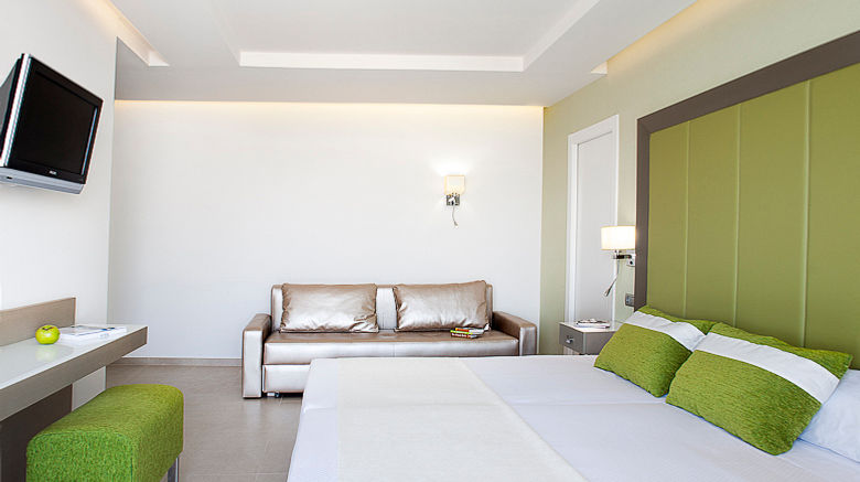 <b>Hotel Torre del Mar Room</b> <b>Hotel Torre del Mar Room</b>