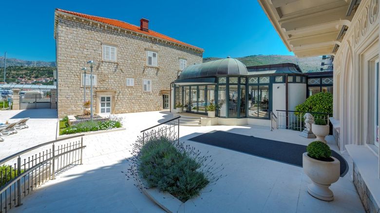 <b>Hotel Lapad Exterior</b>