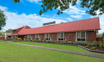 AAt 28 Goldsmith Motel