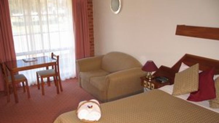 Wine Village Motor Inn Room